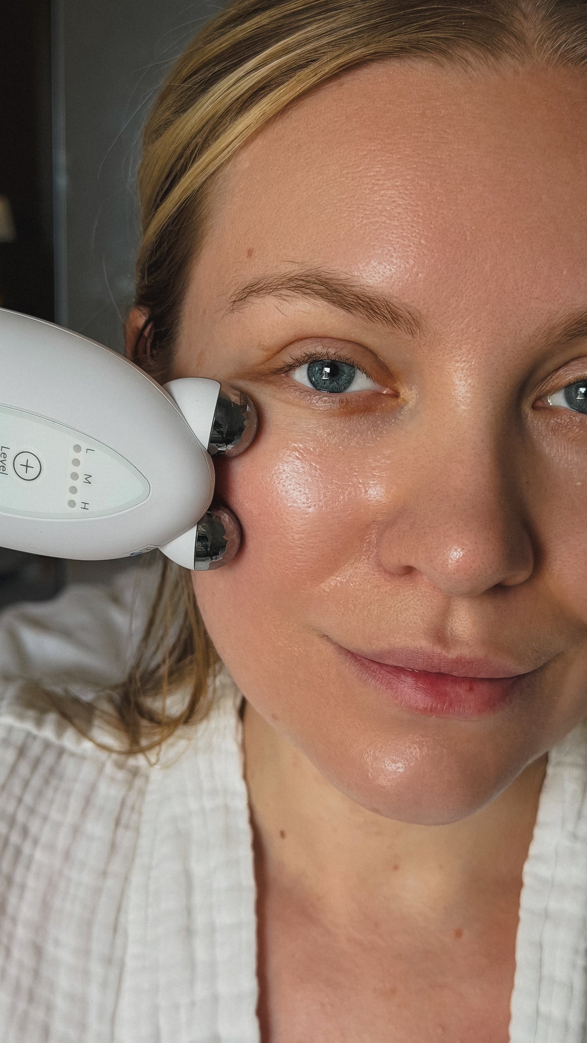 PureLift Glow – Microcurrent Facial + LED